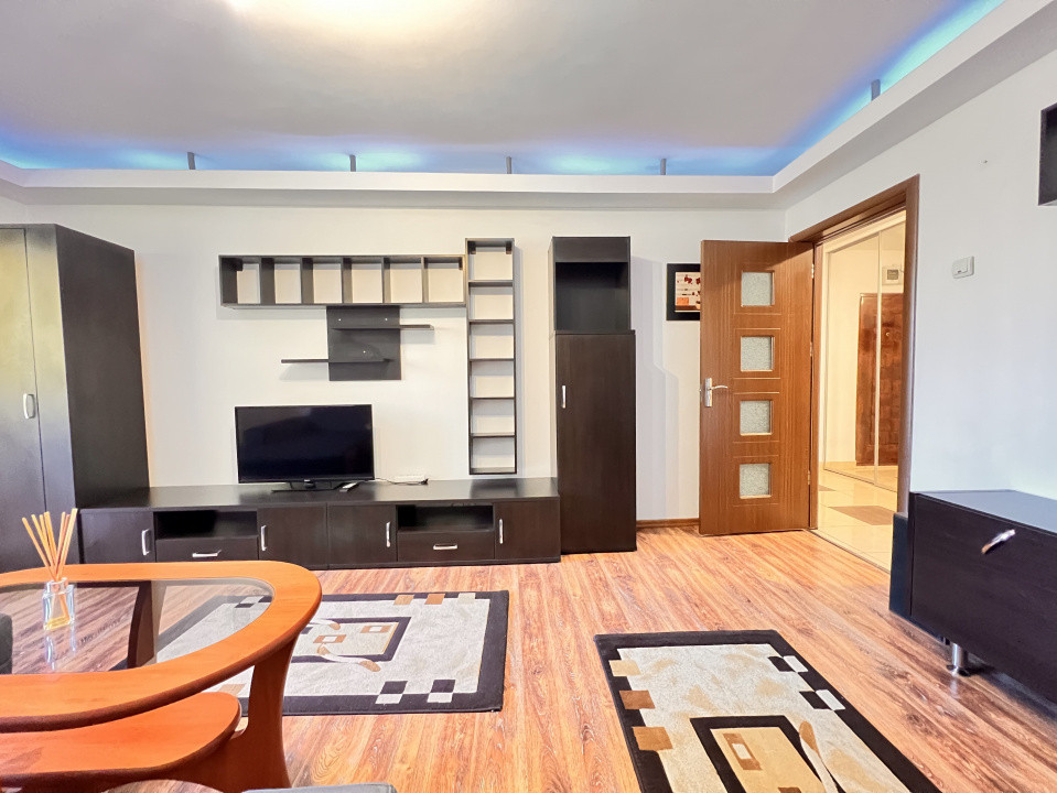 Închiriere apartament 3 camere – Tractorul, Str. Argintului, lângă Penny